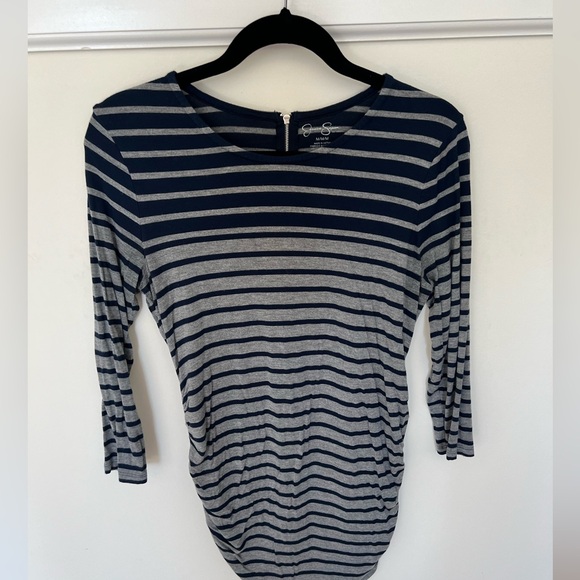 Jessica Simpson 3/4 sleeve maternity top - M. - Picture 4 of 8